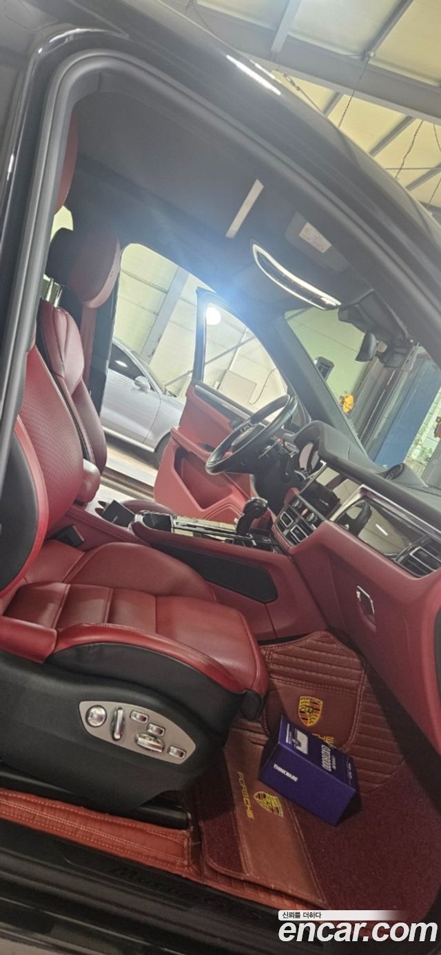 Porsche Macan 2023 — photo 4