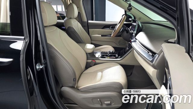Kia Canival 2022 — photo 16