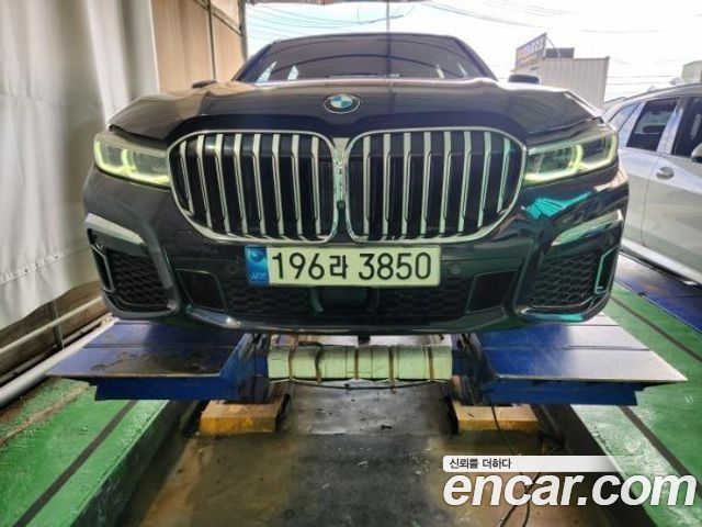 BMW 7-Series 2022 — photo 1
