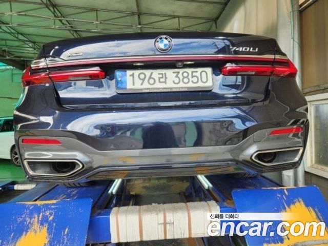 BMW 7-Series 2022 — photo 2