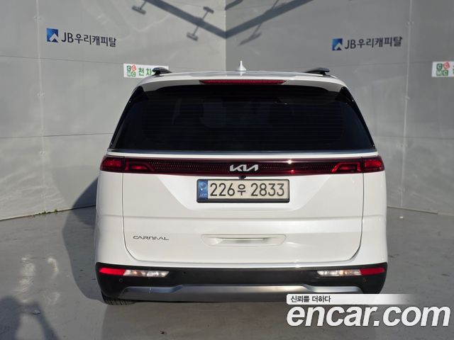 Kia Canival 2023 — photo 4