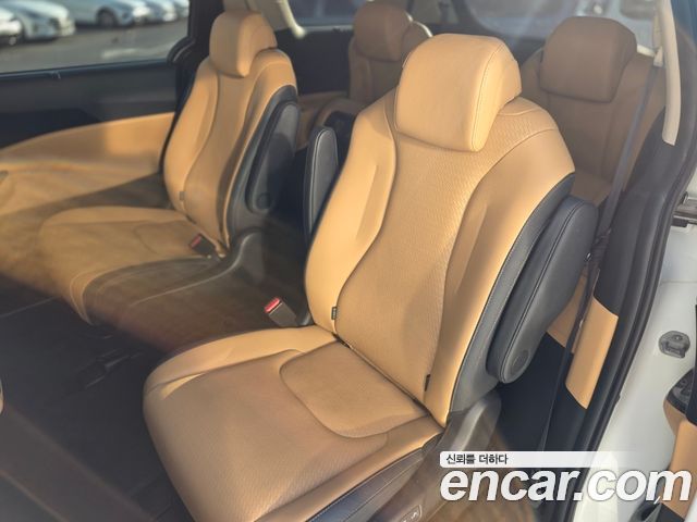 Kia Canival 2023 — photo 16