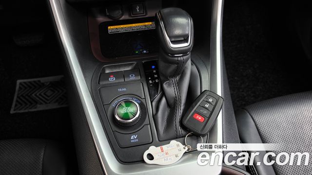 Toyota RAV4 2021 — photo 12