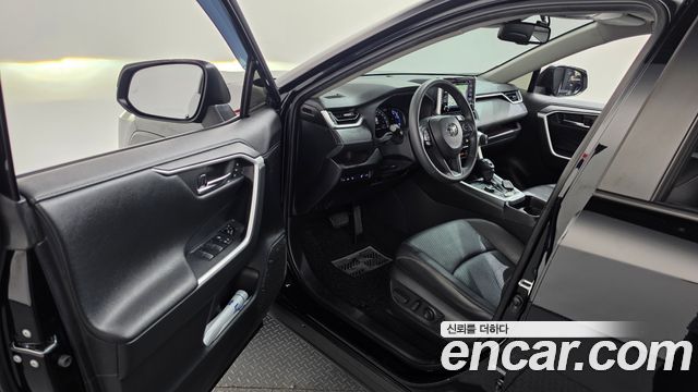 Toyota RAV4 2021 — photo 13