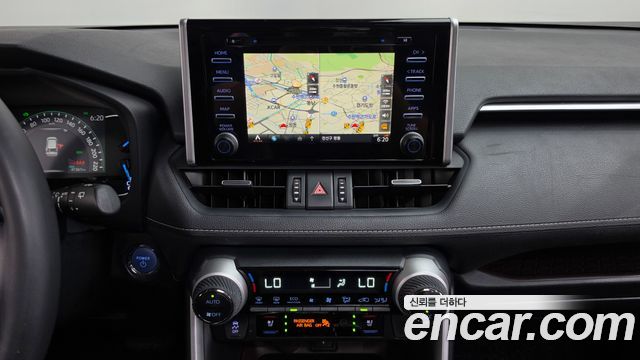 Toyota RAV4 2021 — photo 18