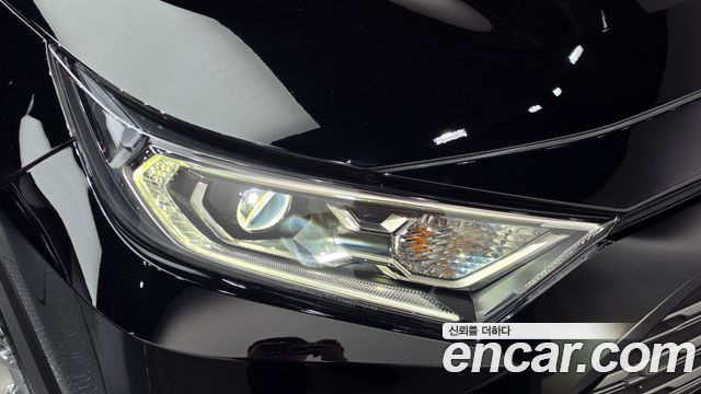 Toyota RAV4 2021 — photo 8