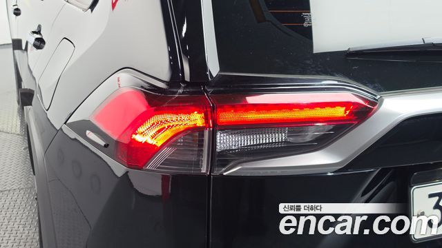 Toyota RAV4 2021 — photo 9