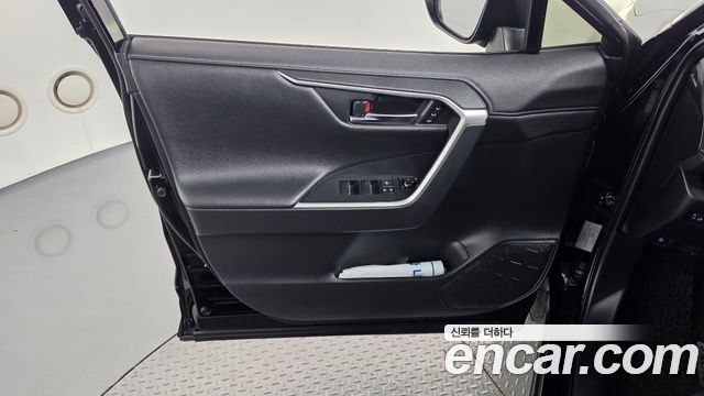 Toyota RAV4 2021 — photo 14