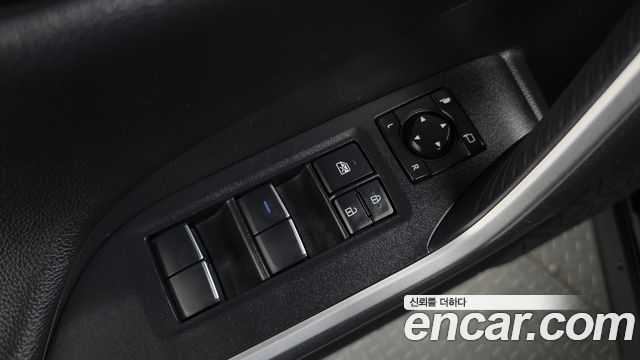 Toyota RAV4 2021 — photo 30