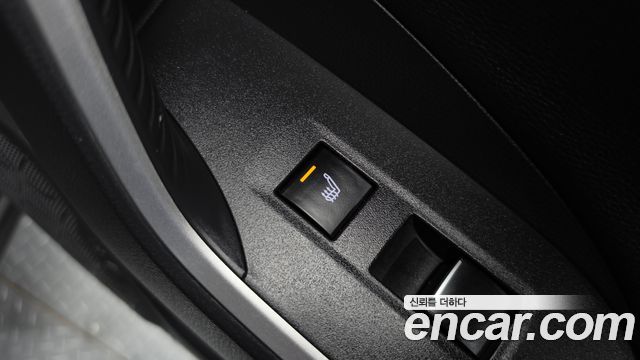 Toyota RAV4 2021 — photo 31