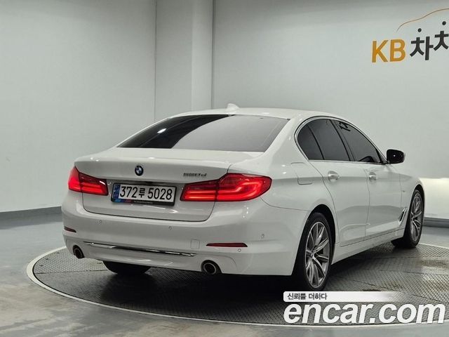 BMW 5-Series 2018 — photo 3