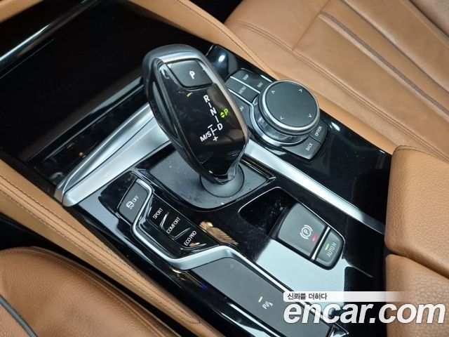 BMW 5-Series 2018 — photo 8