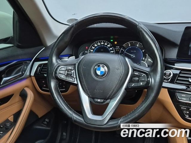 BMW 5-Series 2018 — photo 9