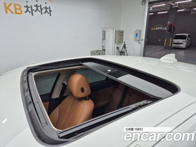 BMW 5-Series 2018 — photo 13