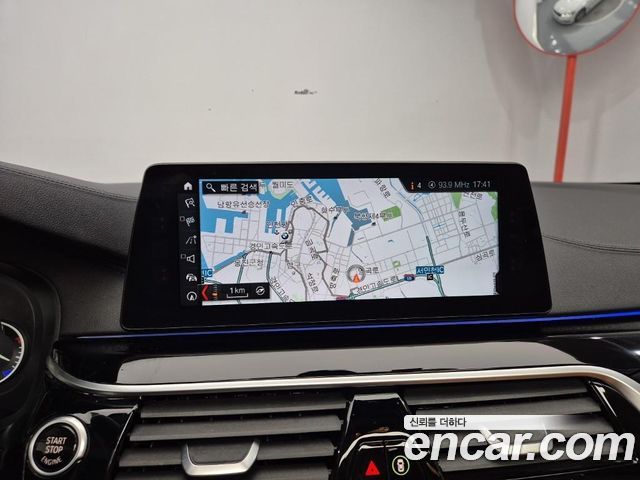 BMW 5-Series 2018 — photo 14