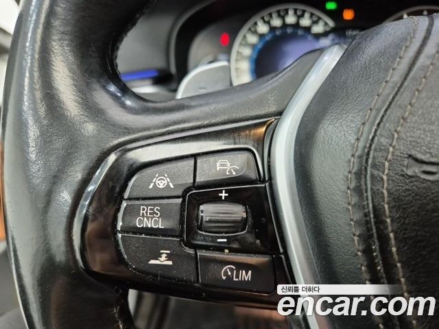 BMW 5-Series 2018 — photo 16