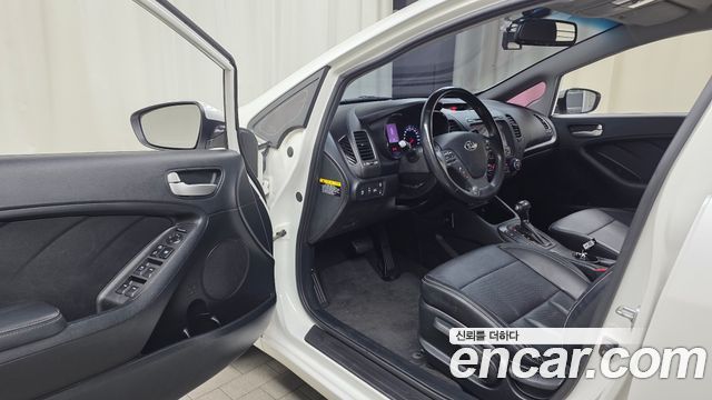 Kia K3 2015 — photo 10