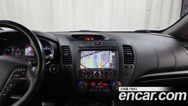 Kia K3 2015 — photo 14