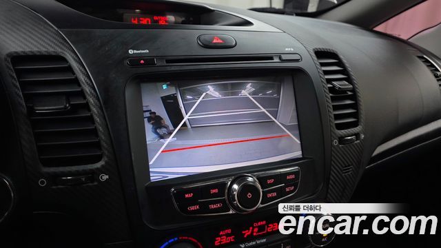 Kia K3 2015 — photo 16