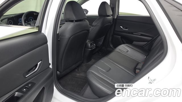 Hyundai AVANTE 2023 — photo 16