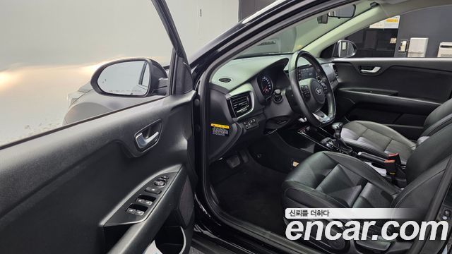 Kia Stonic 2018 — photo 13