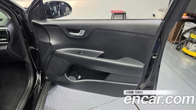 Kia Stonic 2018 — photo 14