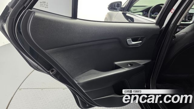 Kia Stonic 2018 — photo 15