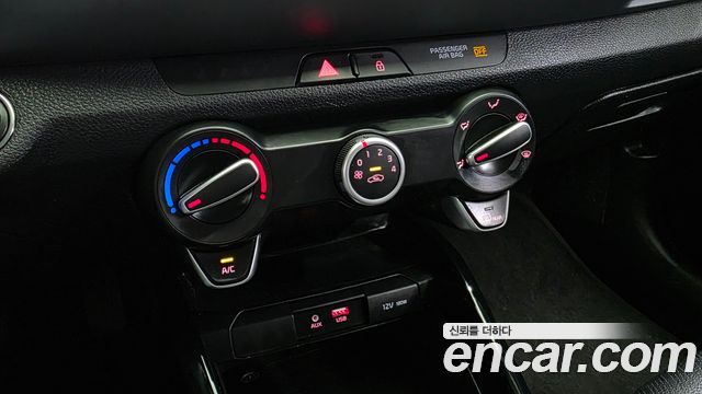 Kia Stonic 2018 — photo 27