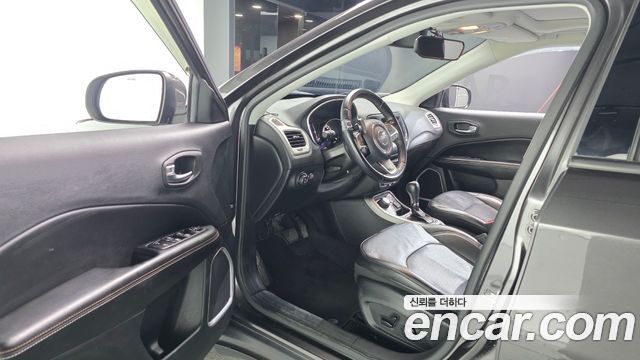 Jeep Compass 2019 — photo 10