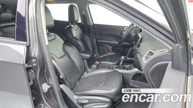 Jeep Compass 2019 — photo 11