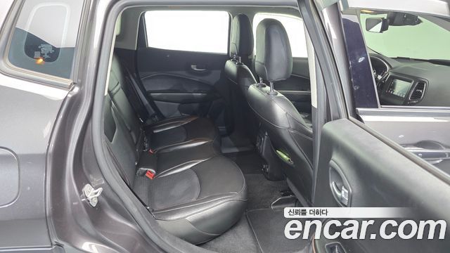 Jeep Compass 2019 — photo 12