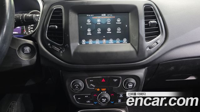 Jeep Compass 2019 — photo 14