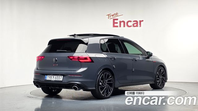 Volkswagen Golf 2024 — photo 2