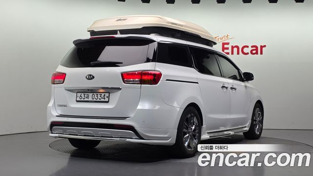 Kia Canival 2017 — photo 2