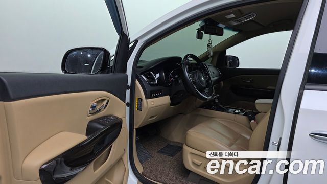 Kia Canival 2017 — photo 10