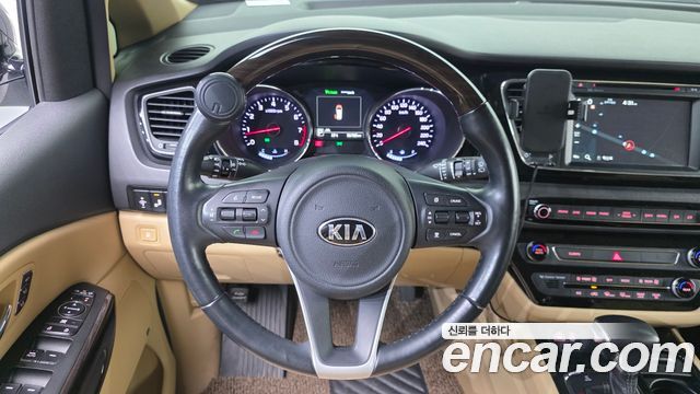 Kia Canival 2017 — photo 13