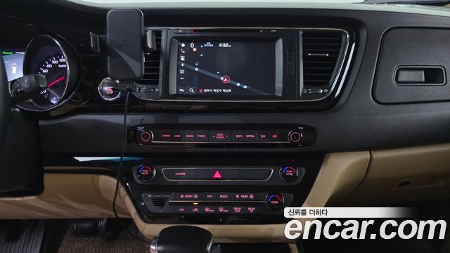 Kia Canival 2017 — photo 14