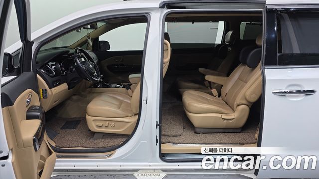Kia Canival 2017 — photo 16
