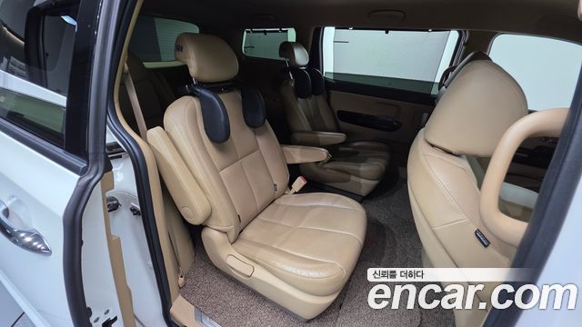 Kia Canival 2017 — photo 18