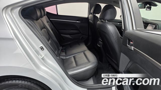 Hyundai AVANTE 2019 — photo 17