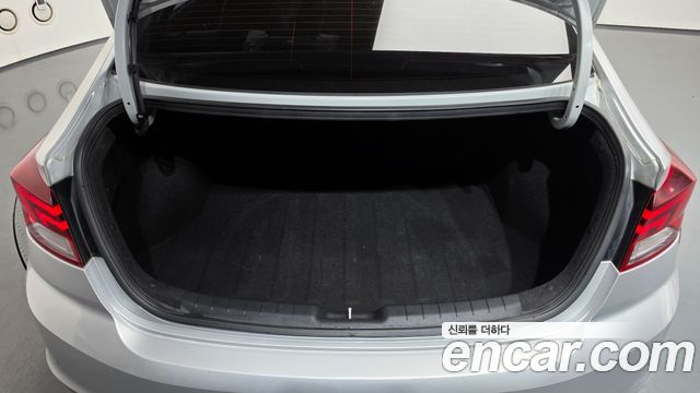 Hyundai AVANTE 2019 — photo 24