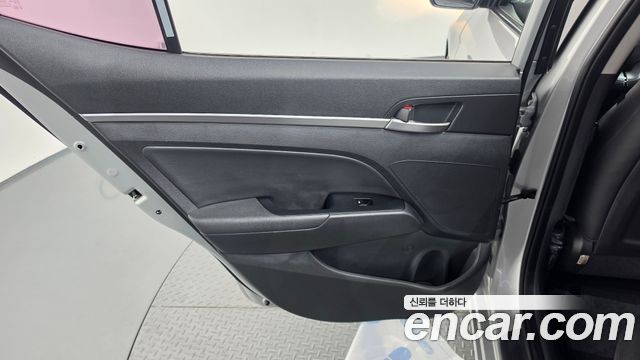 Hyundai AVANTE 2019 — photo 15