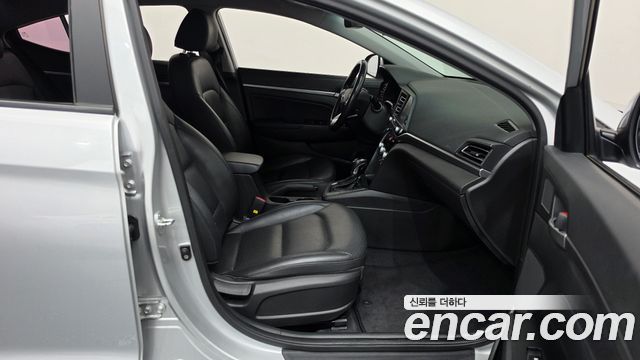 Hyundai AVANTE 2019 — photo 16