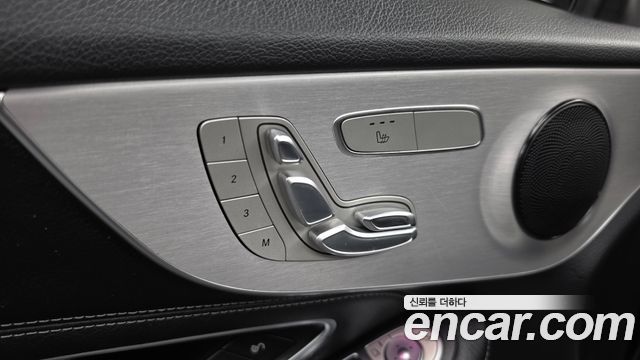 Mercedes-Benz C-Class 2019 — photo 16