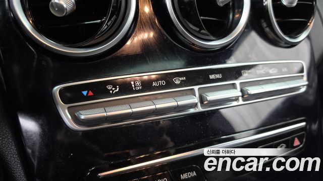 Mercedes-Benz C-Class 2019 — photo 28