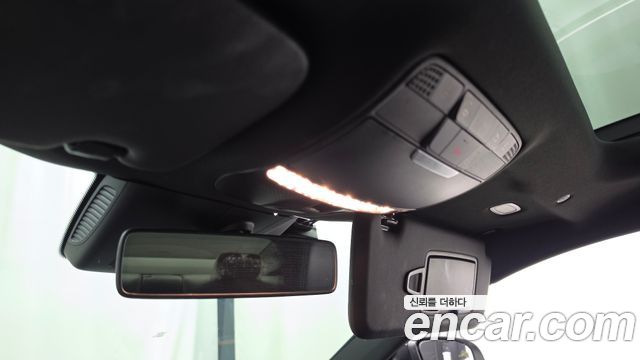 Mercedes-Benz C-Class 2019 — photo 30