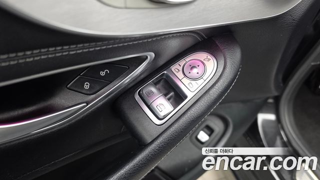 Mercedes-Benz C-Class 2019 — photo 31