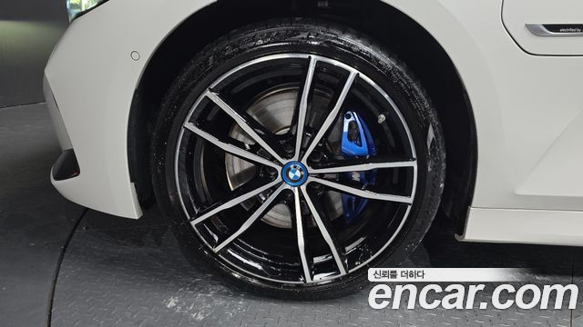 BMW 3-Series 2023 — photo 5