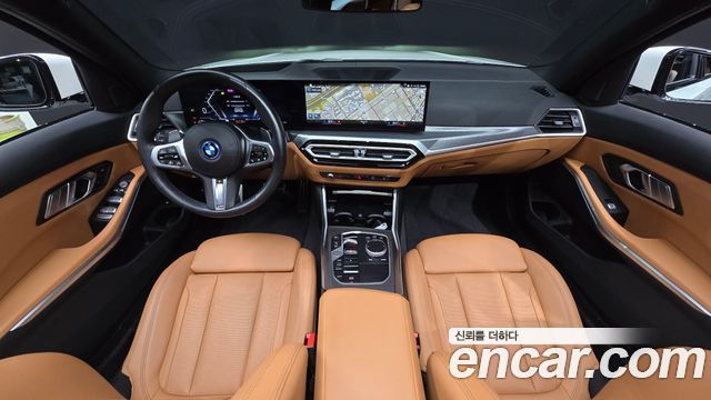 BMW 3-Series 2023 — photo 10