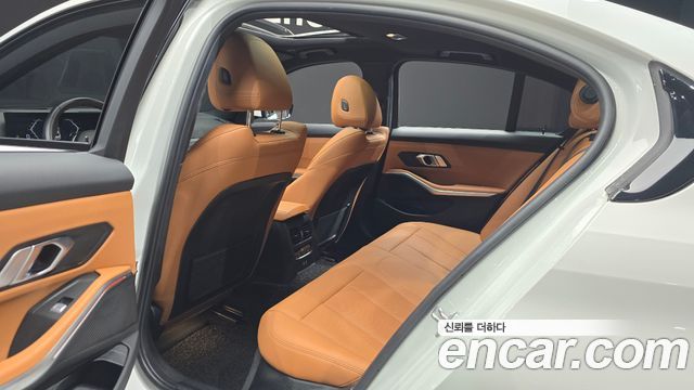 BMW 3-Series 2023 — photo 17